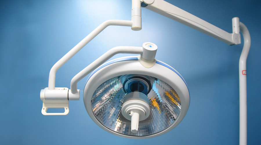 外科手术室里的无影灯有什么特点呢？
